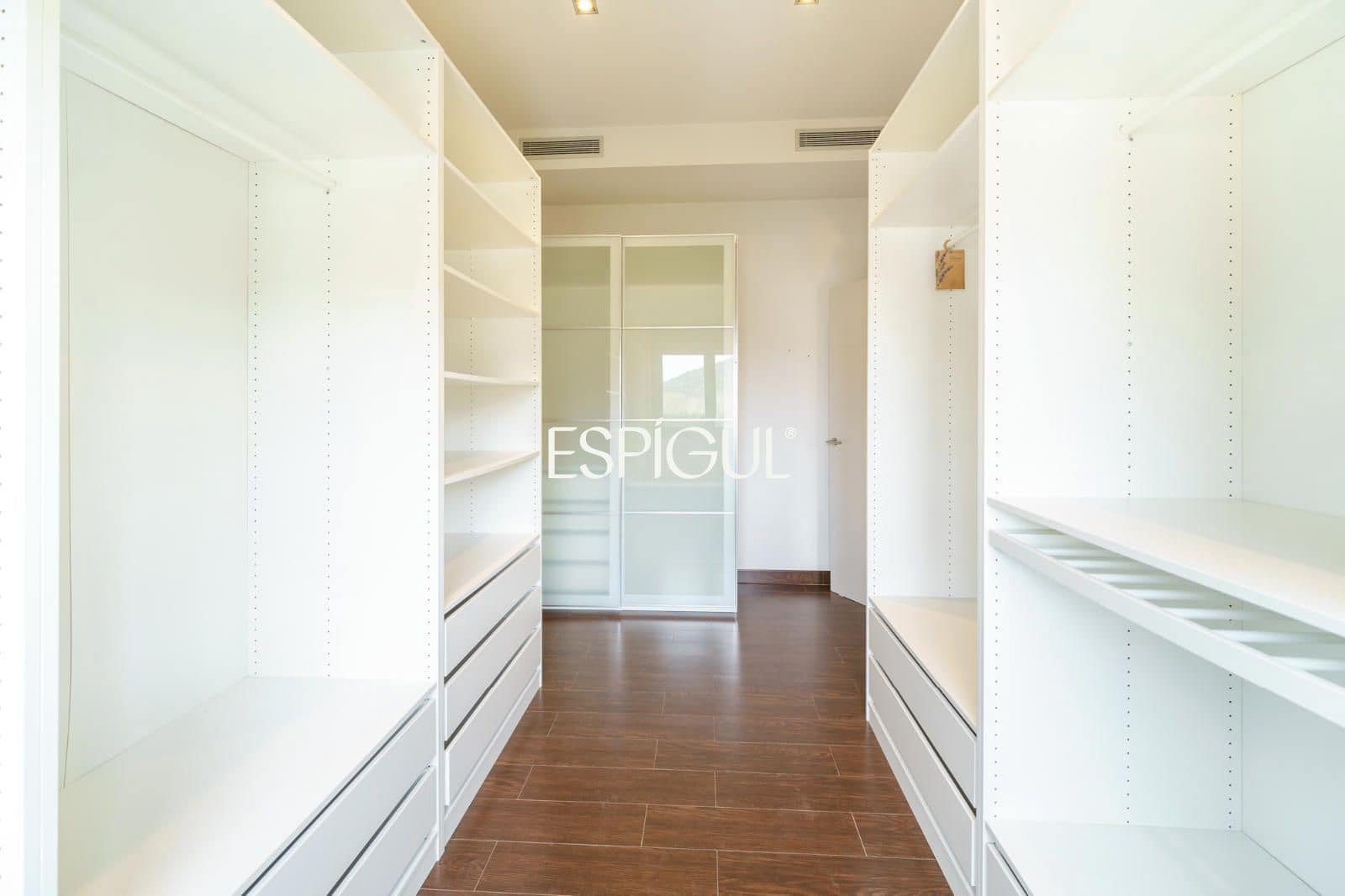 5 slaapkamer Villa te koop in Vallromanes met zwembad garage - € 1.150.000 (Ref: 10016034)