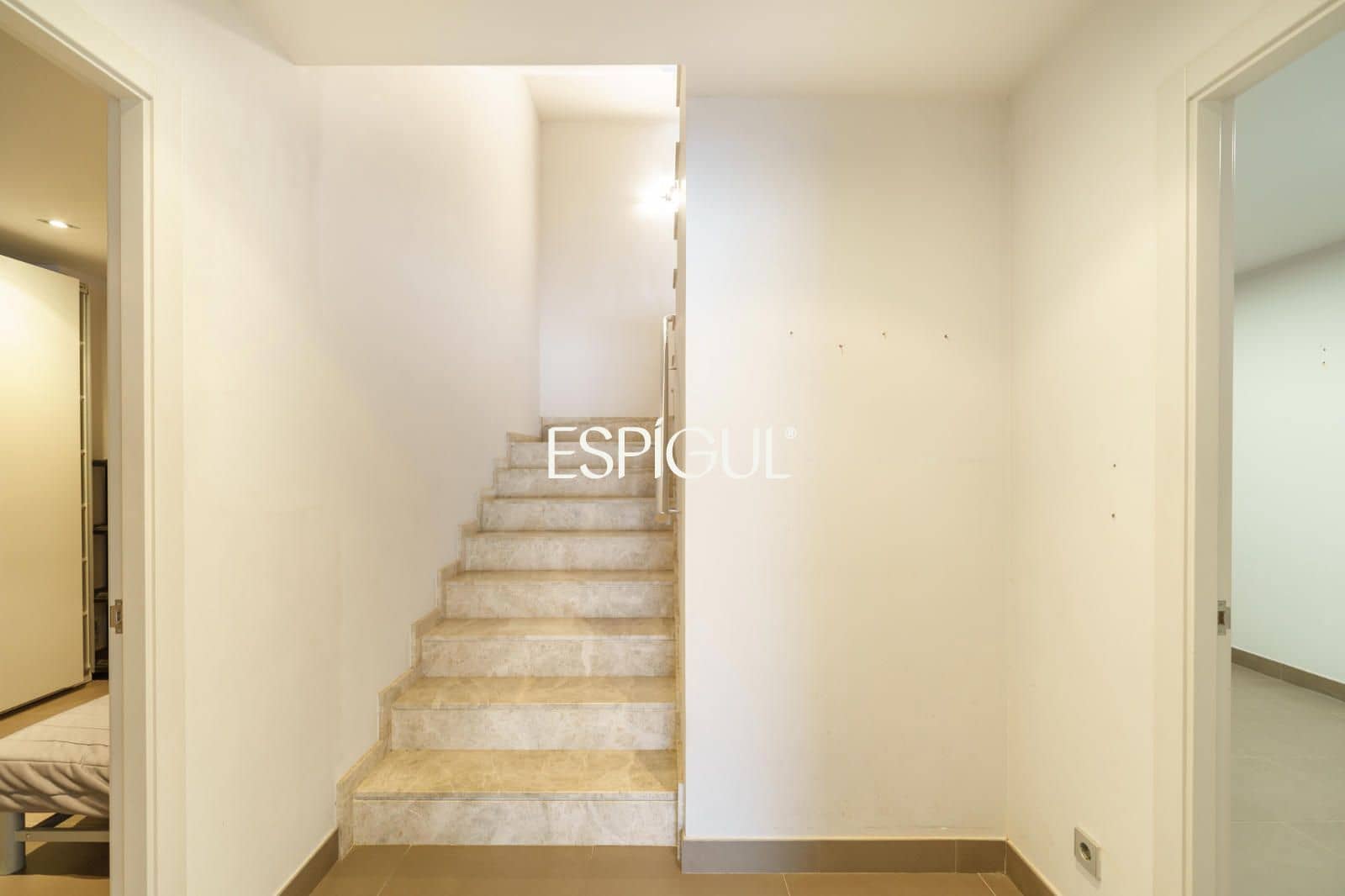 5 slaapkamer Villa te koop in Vallromanes met zwembad garage - € 1.150.000 (Ref: 10016034)