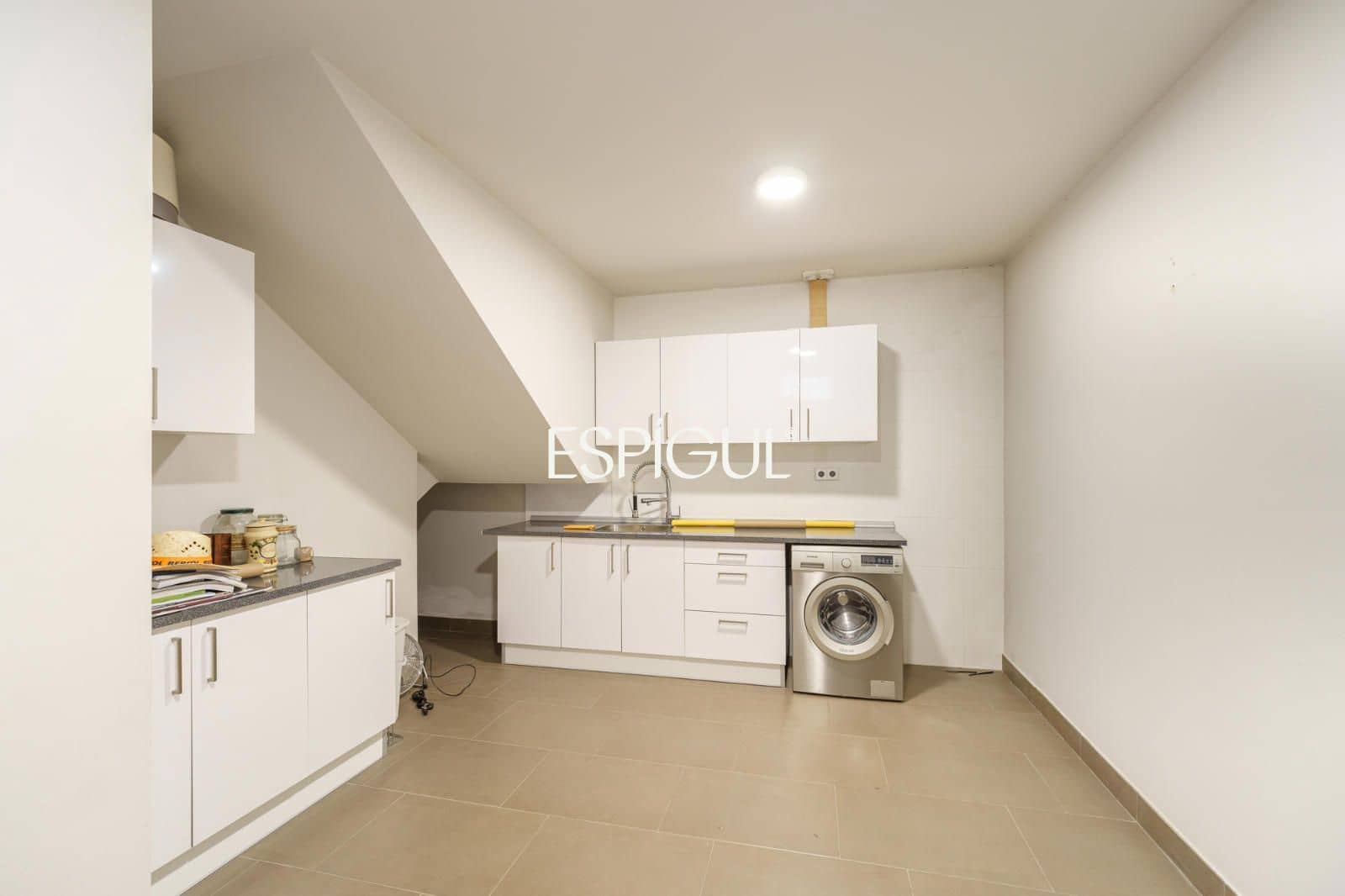 5 slaapkamer Villa te koop in Vallromanes met zwembad garage - € 1.150.000 (Ref: 10016034)