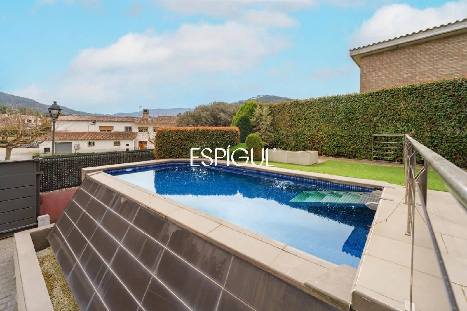 5 slaapkamer Villa te koop in Vallromanes met zwembad garage - € 1.150.000 (Ref: 10016034)