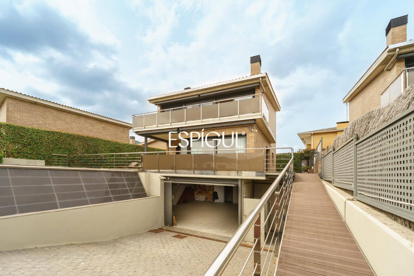 5 slaapkamer Villa te koop in Vallromanes met zwembad garage - € 1.150.000 (Ref: 10016034)