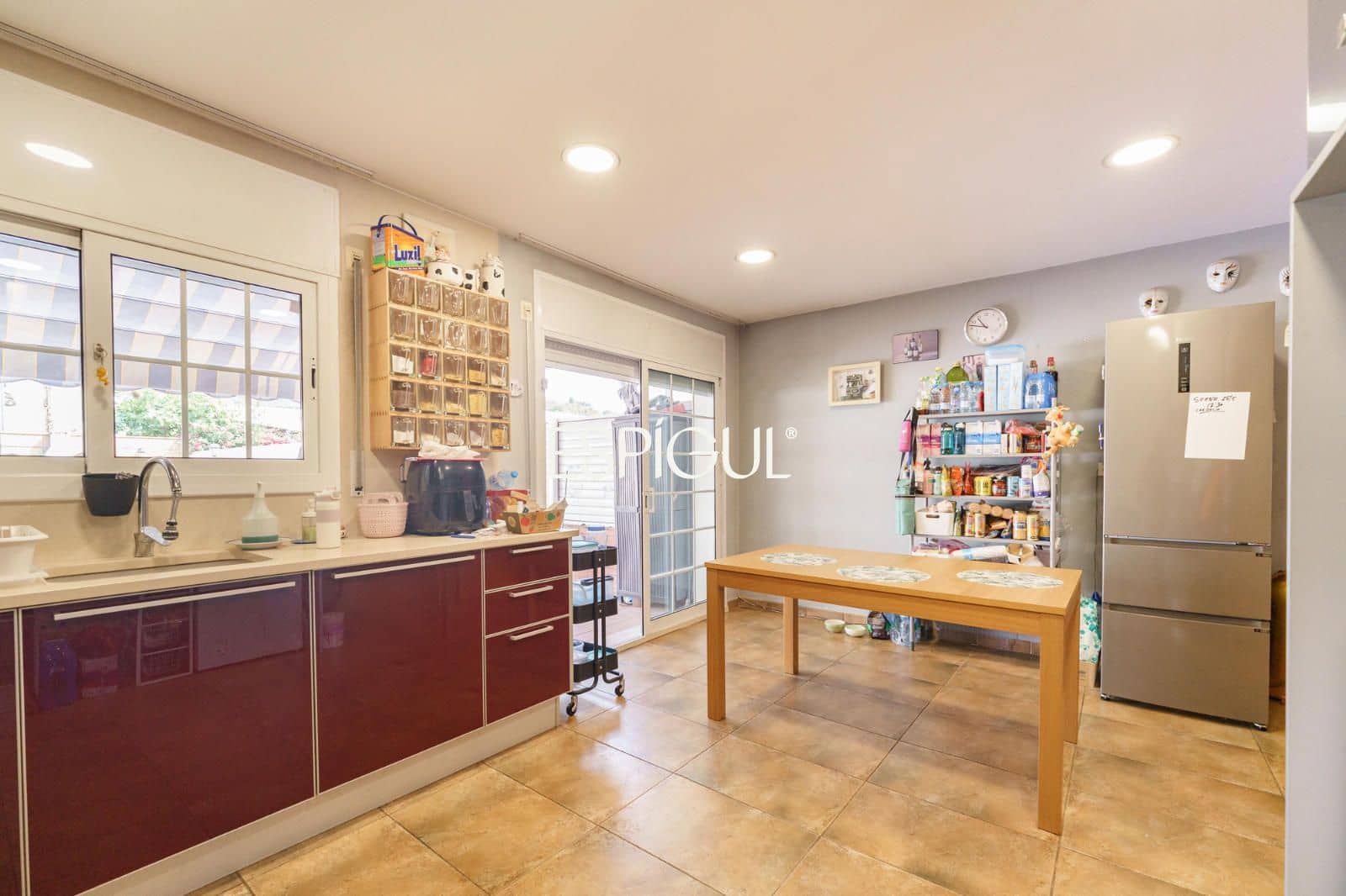 4 bedroom Townhouse for sale in Premia de Mar with pool garage - € 620,000 (Ref: 10016041)
