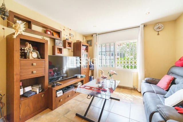 4 bedroom Townhouse for sale in Premià de Mar - € 620,000 (Ref: 10016041)