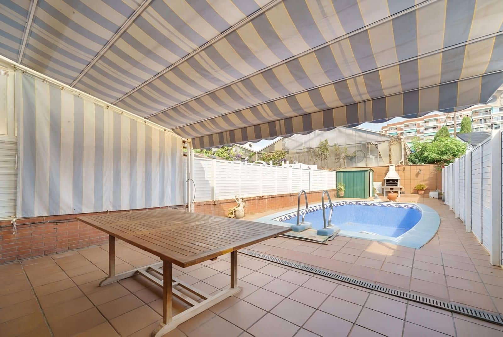 4 bedroom Townhouse for sale in Premia de Mar with pool garage - € 620,000 (Ref: 10016041)