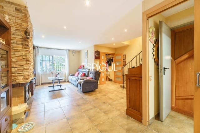 4 bedroom Townhouse for sale in Premià de Mar - € 620,000 (Ref: 10016041)