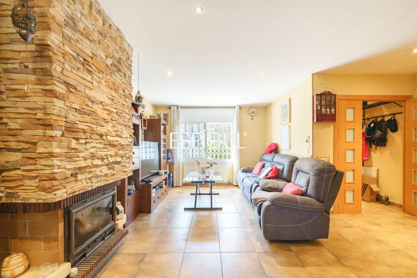 4 bedroom Townhouse for sale in Premia de Mar with pool garage - € 620,000 (Ref: 10016041)