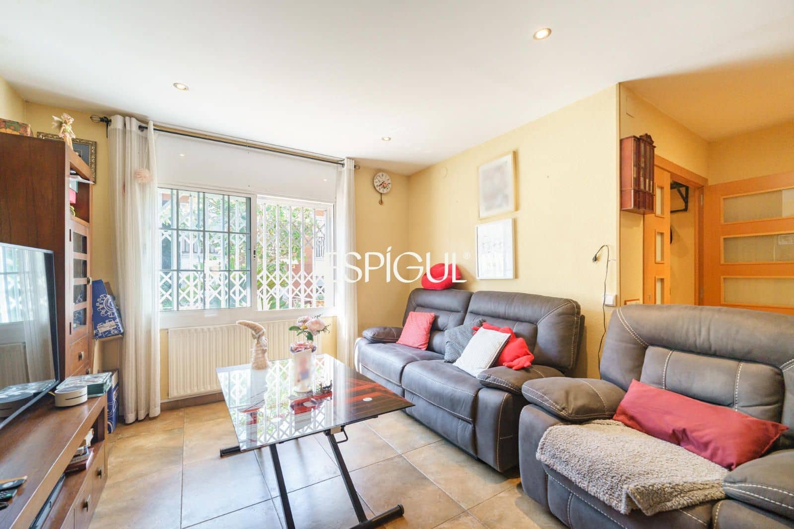 4 bedroom Townhouse for sale in Premia de Mar with pool garage - € 620,000 (Ref: 10016041)