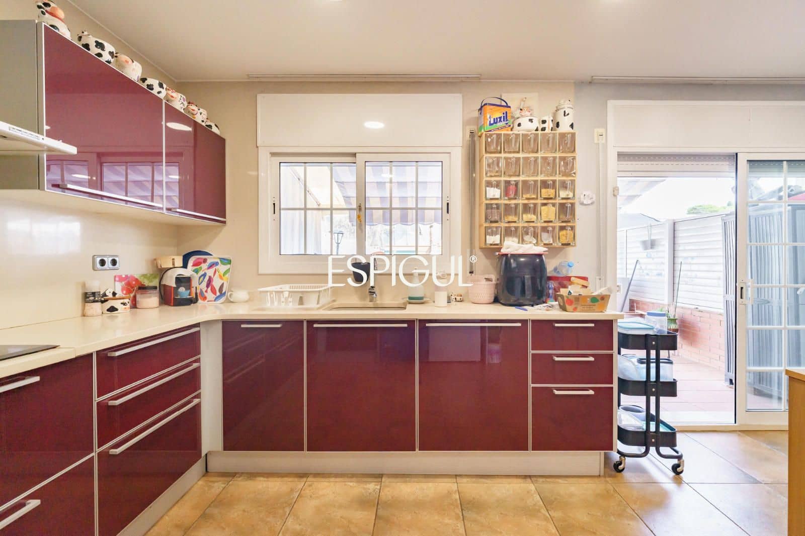 4 bedroom Townhouse for sale in Premia de Mar with pool garage - € 620,000 (Ref: 10016041)