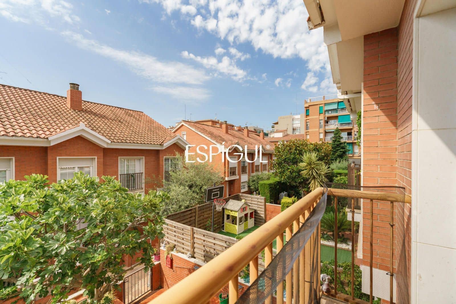 4 bedroom Townhouse for sale in Premia de Mar with pool garage - € 620,000 (Ref: 10016041)