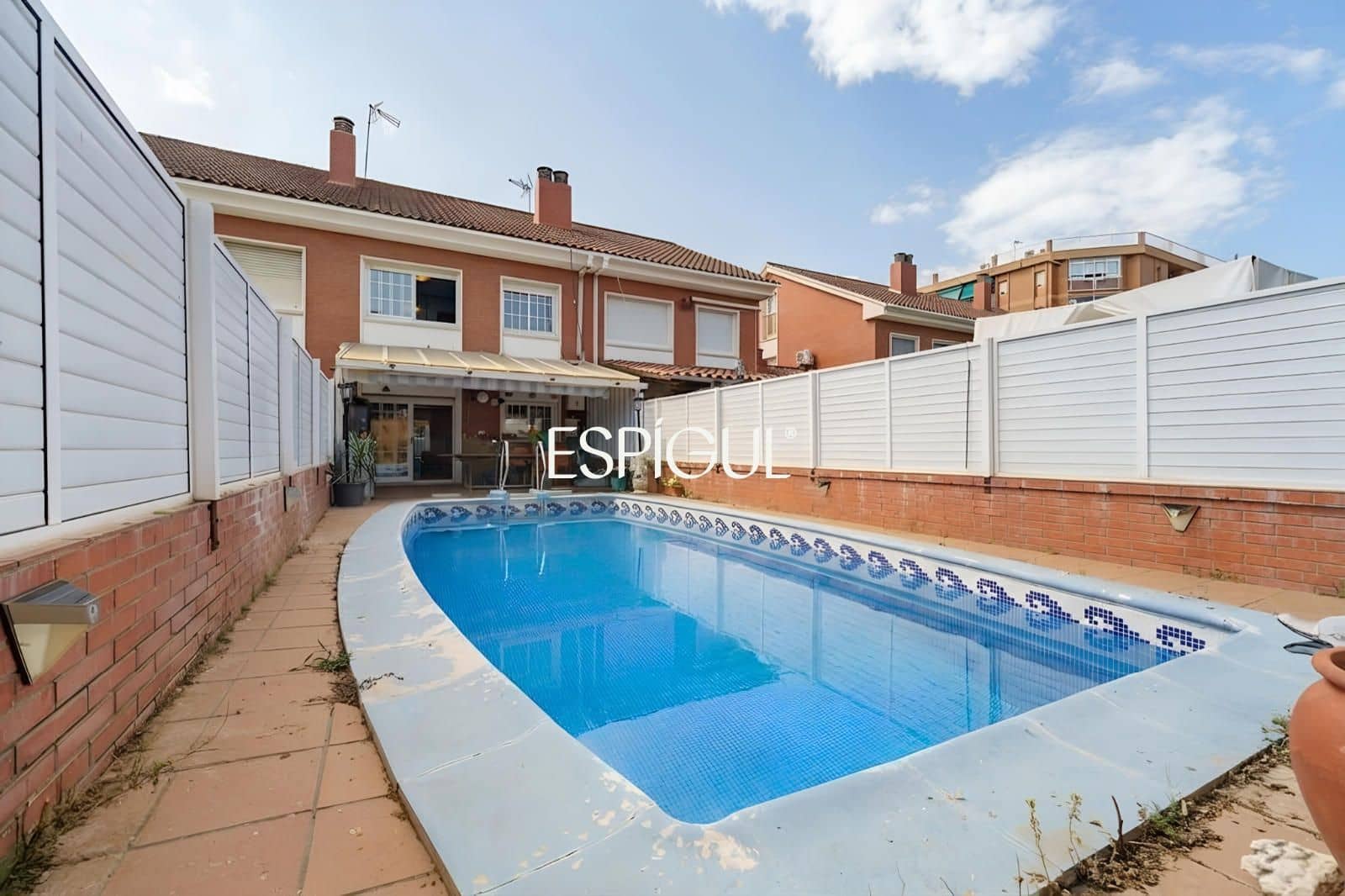 4 bedroom Townhouse for sale in Premia de Mar with pool garage - € 620,000 (Ref: 10016041)