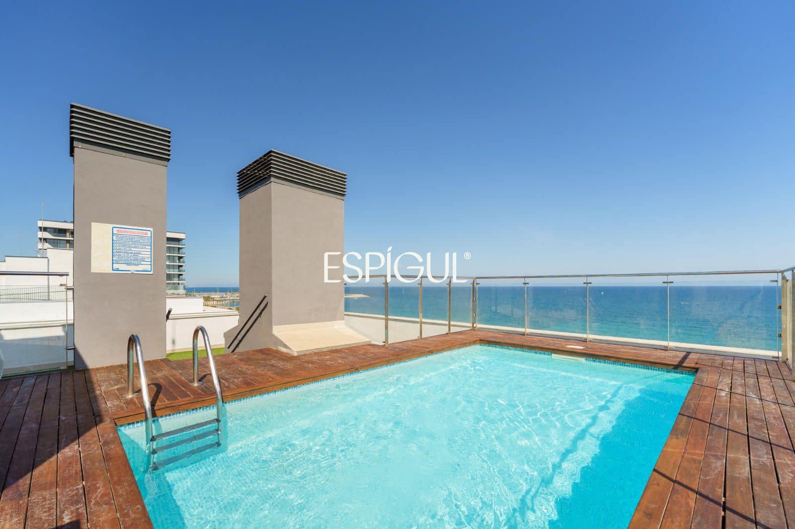 Piso de 3 habitaciones en Mataró en venta con piscina garaje - 569.000 € (Ref: 10016043)