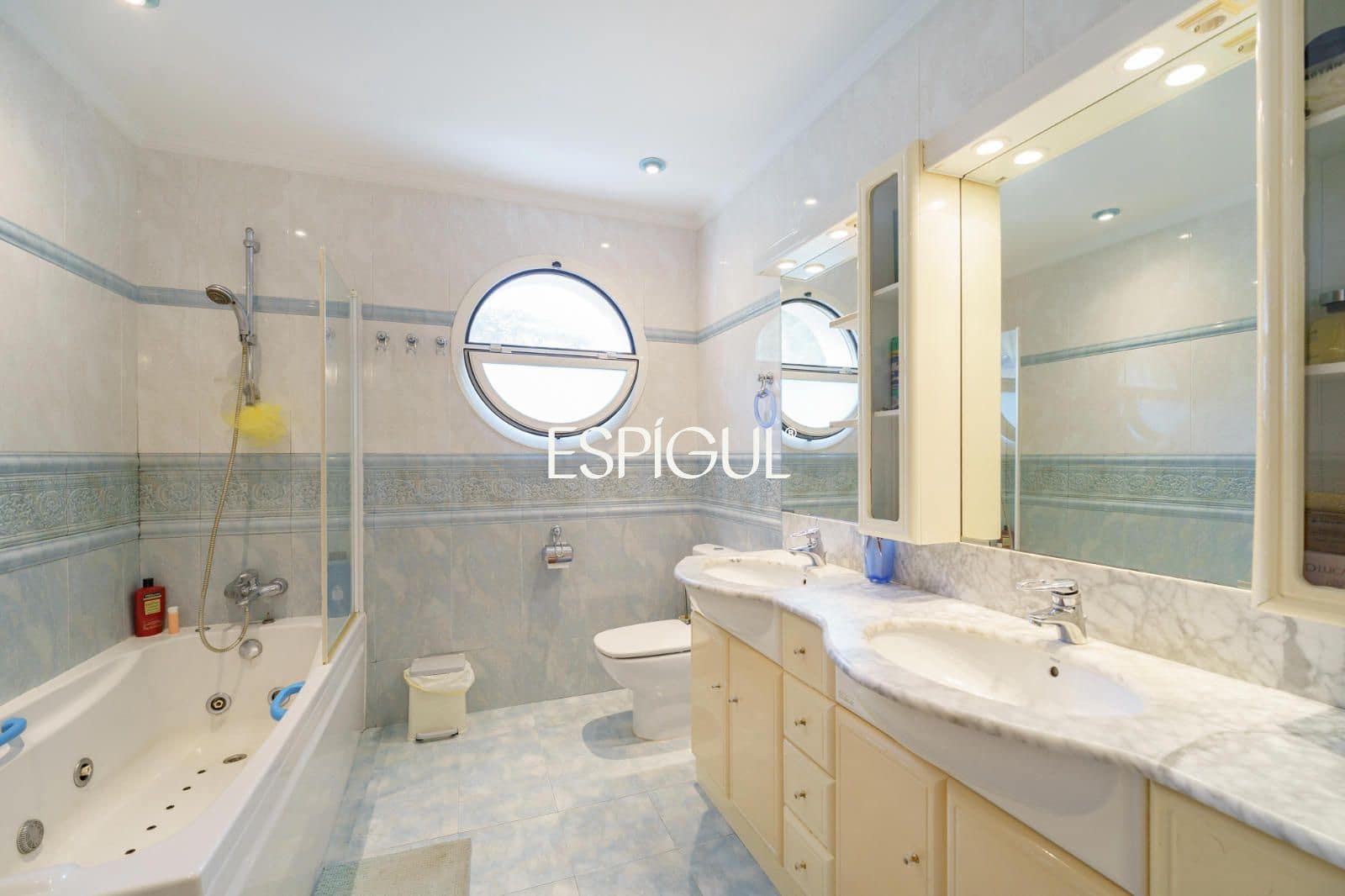 Chalet de 6 habitaciones en Vallromanes en venta con piscina garaje - 875.000 € (Ref: 10016049)