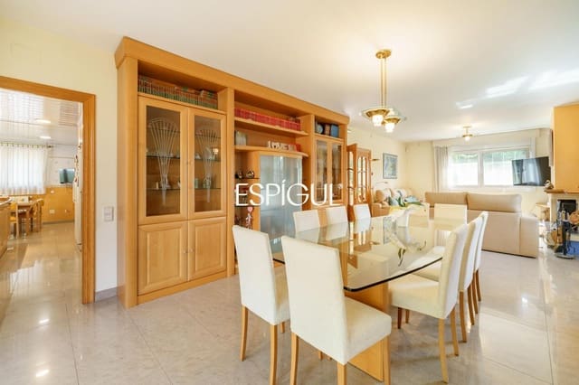 Chalet de 6 habitaciones en Vallromanes en venta con piscina garaje - 875.000 € (Ref: 10016049)