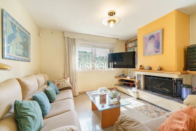 Chalet de 6 habitaciones en Vallromanes en venta con piscina garaje - 875.000 € (Ref: 10016049)