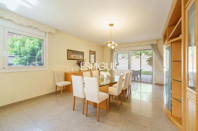 Chalet de 6 habitaciones en Vallromanes en venta con piscina garaje - 875.000 € (Ref: 10016049)
