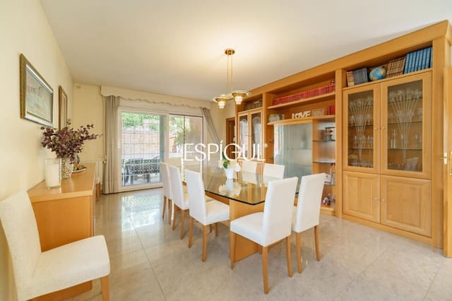 Chalet de 6 habitaciones en Vallromanes en venta con piscina garaje - 875.000 € (Ref: 10016049)