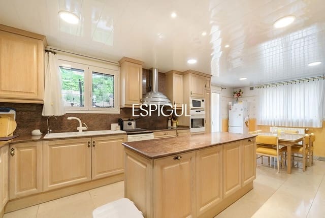 Chalet de 6 habitaciones en Vallromanes en venta con piscina garaje - 875.000 € (Ref: 10016049)