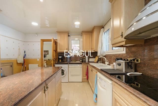 Chalet de 6 habitaciones en Vallromanes en venta con piscina garaje - 875.000 € (Ref: 10016049)