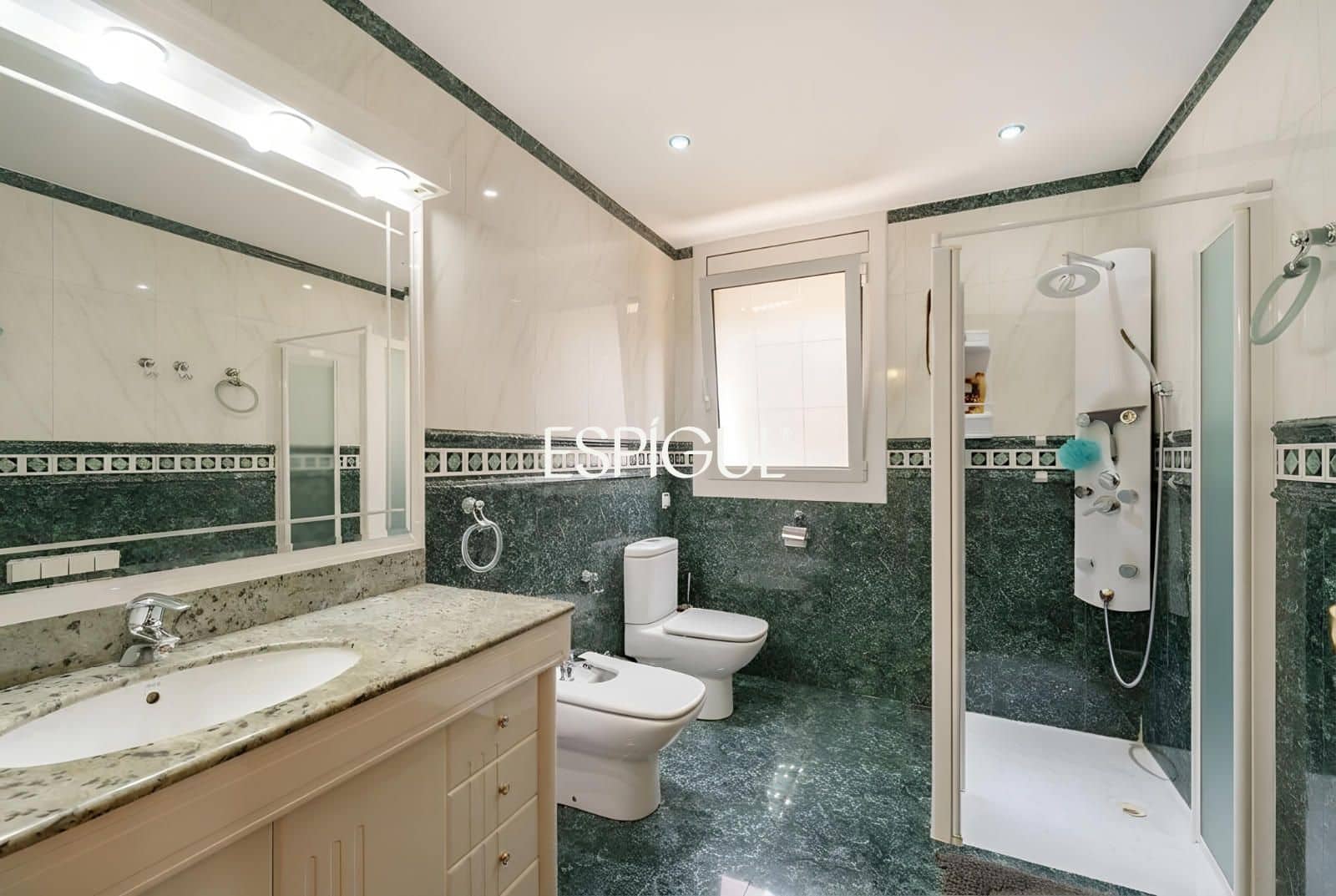 Chalet de 6 habitaciones en Vallromanes en venta con piscina garaje - 875.000 € (Ref: 10016049)