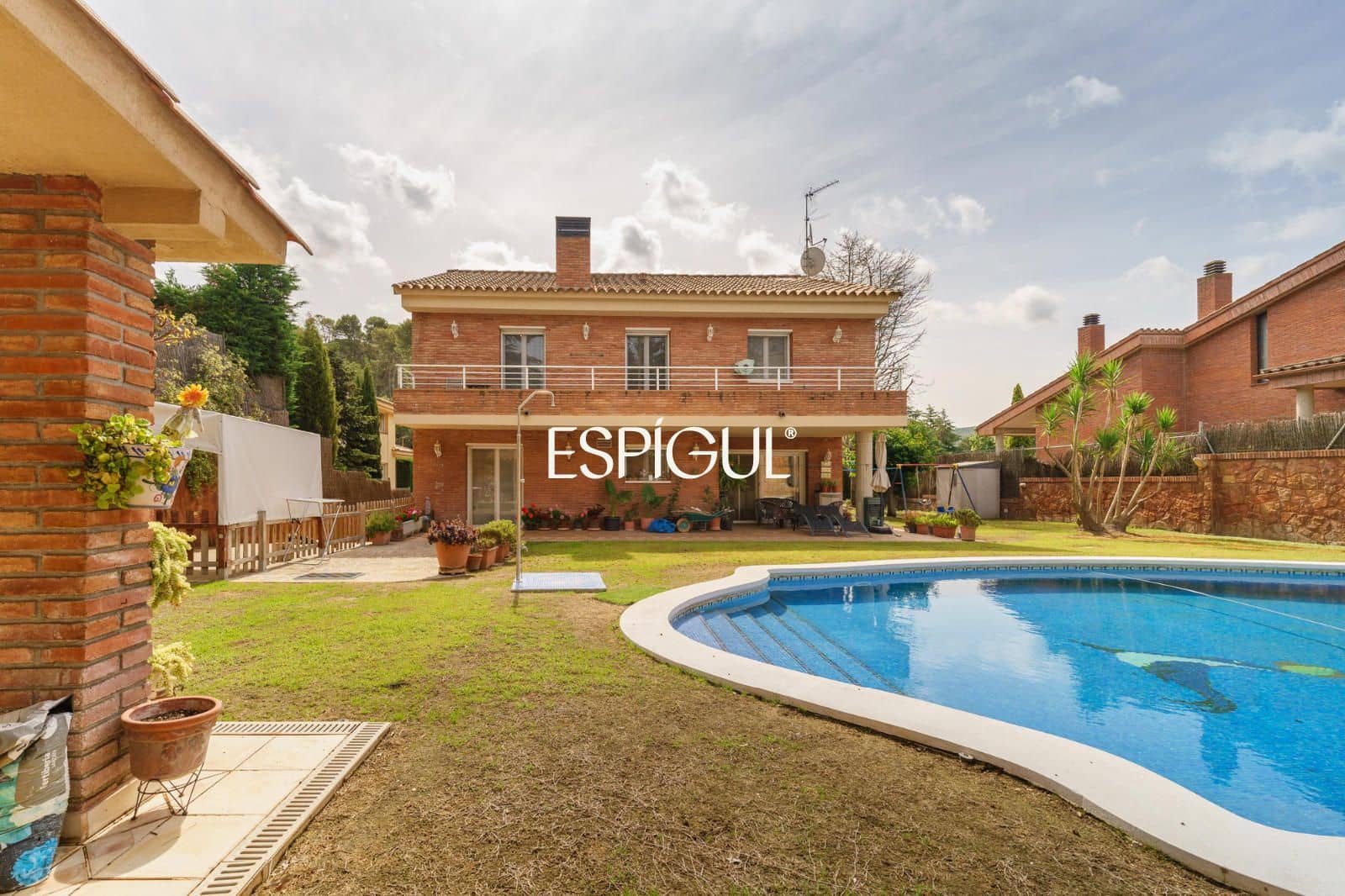 Chalet de 6 habitaciones en Vallromanes en venta con piscina garaje - 875.000 € (Ref: 10016049)