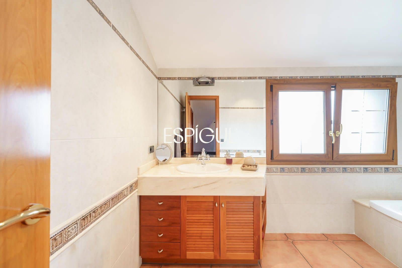 3 bedroom Villa for sale in Argentona with garage - € 870,000 (Ref: 10016050)