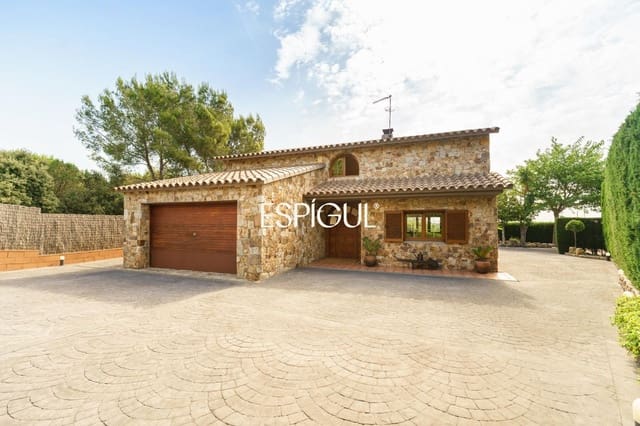 3 bedroom Villa for sale in Argentona with garage - € 870,000 (Ref: 10016050)