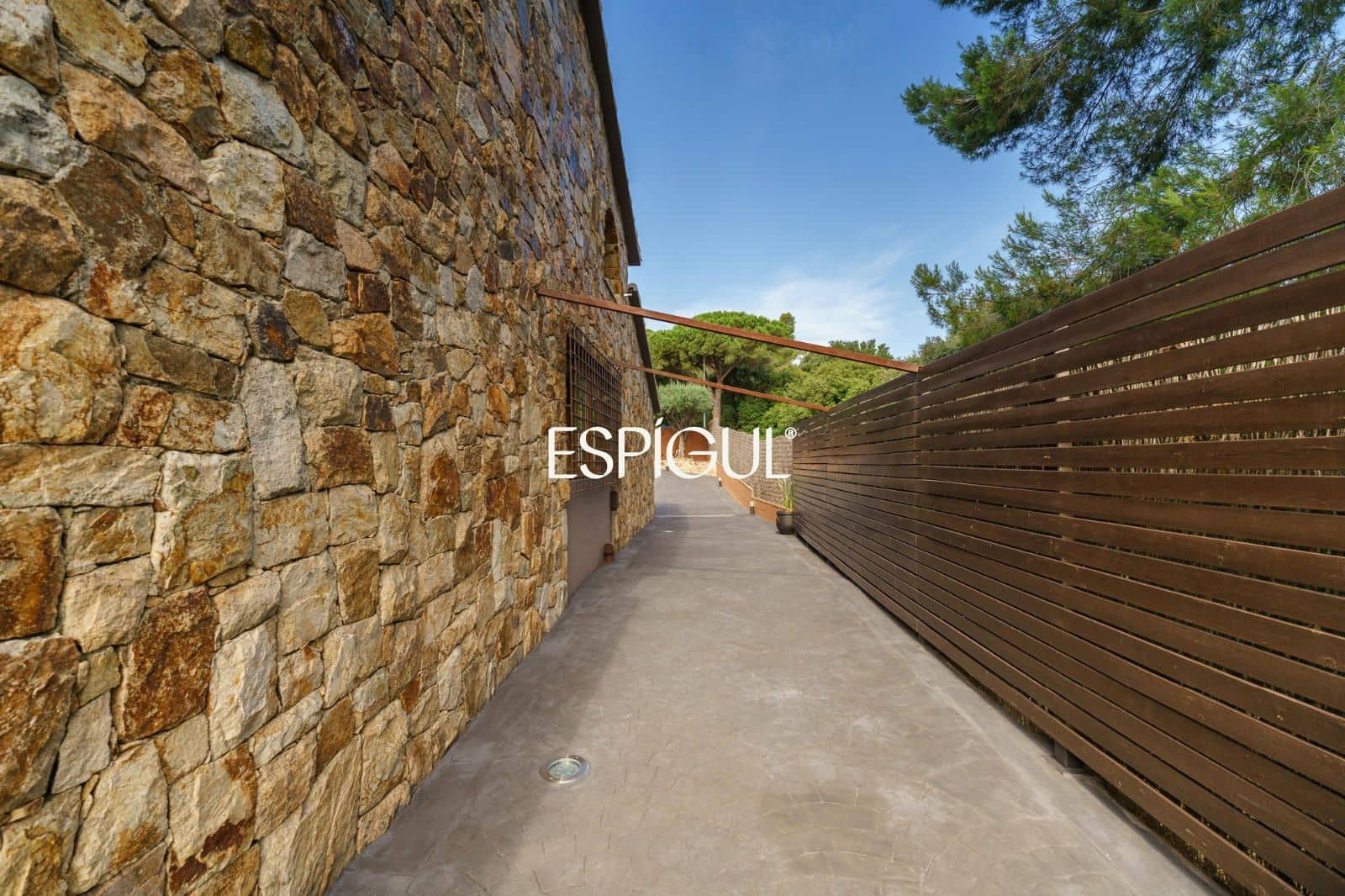 3 bedroom Villa for sale in Argentona with garage - € 870,000 (Ref: 10016050)