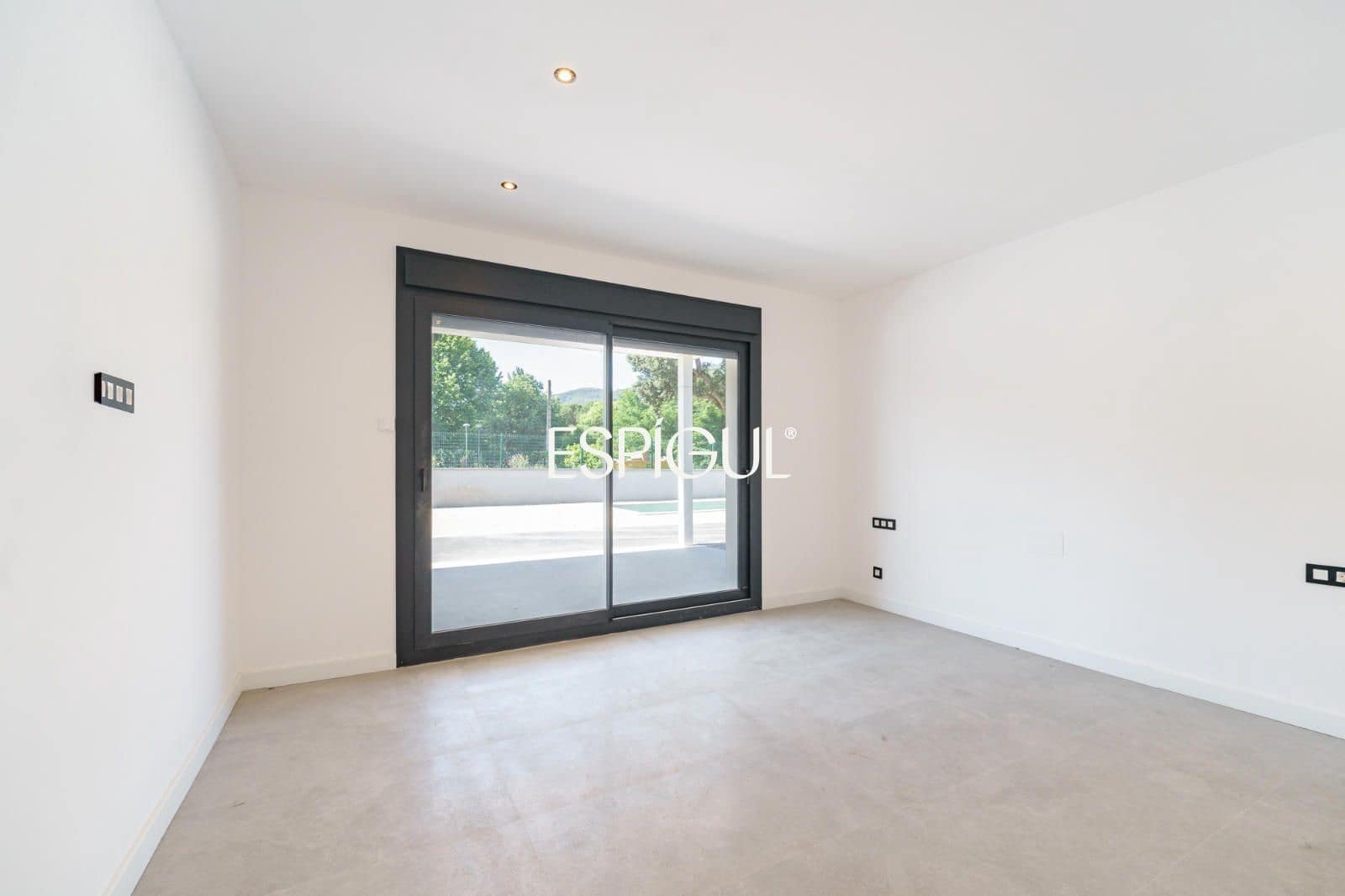 4 Zimmer Villa zu verkaufen in Vallromanes mit Pool Garage - 1.450.000 € (Ref: 10016052)