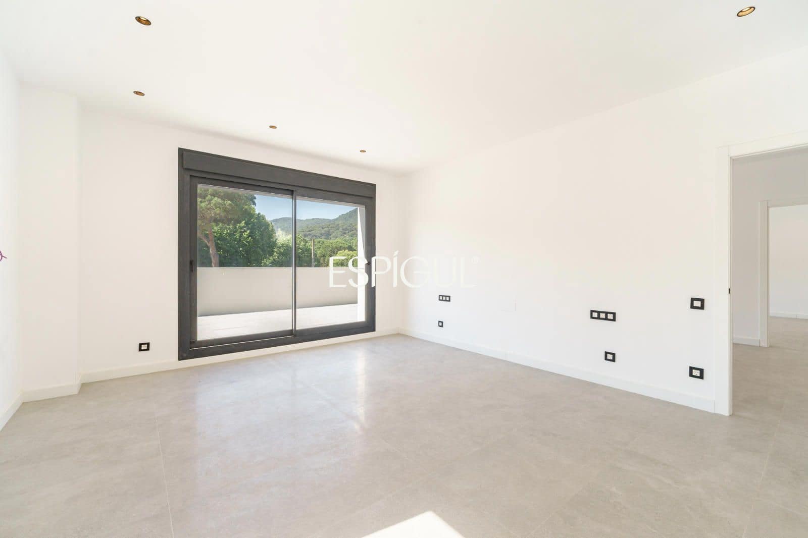 4 Zimmer Villa zu verkaufen in Vallromanes mit Pool Garage - 1.450.000 € (Ref: 10016052)
