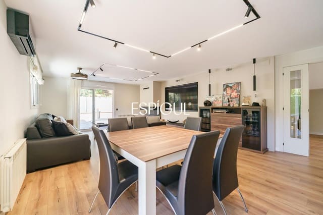 5 quarto Moradia para venda em Canet de Mar com piscina garagem - 995 000 € (Ref: 10016054)