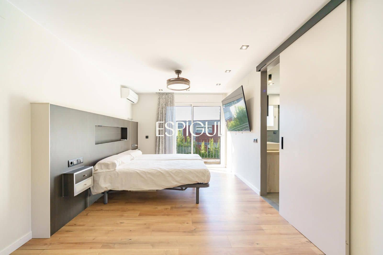 5 bedroom Villa for sale in Canet de Mar with pool garage - € 995,000 (Ref: 10016054)