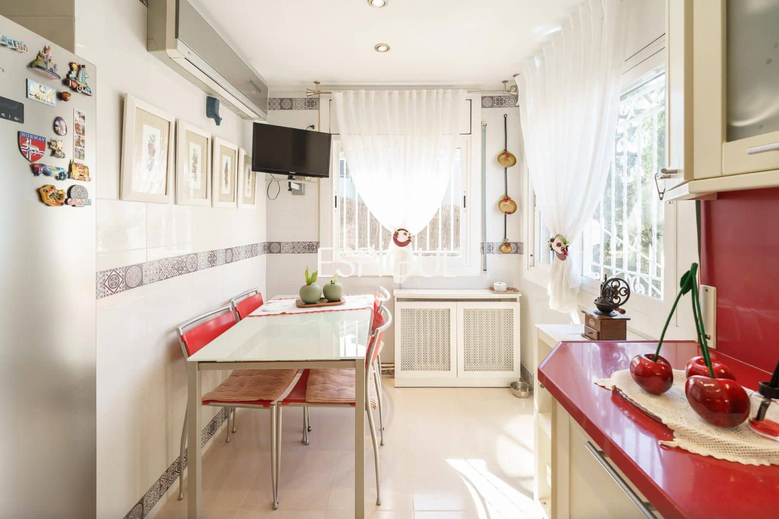 4 soverom Hus til salgs i Tiana med svømmebasseng garasje - € 750 000 (Ref: 10016057)
