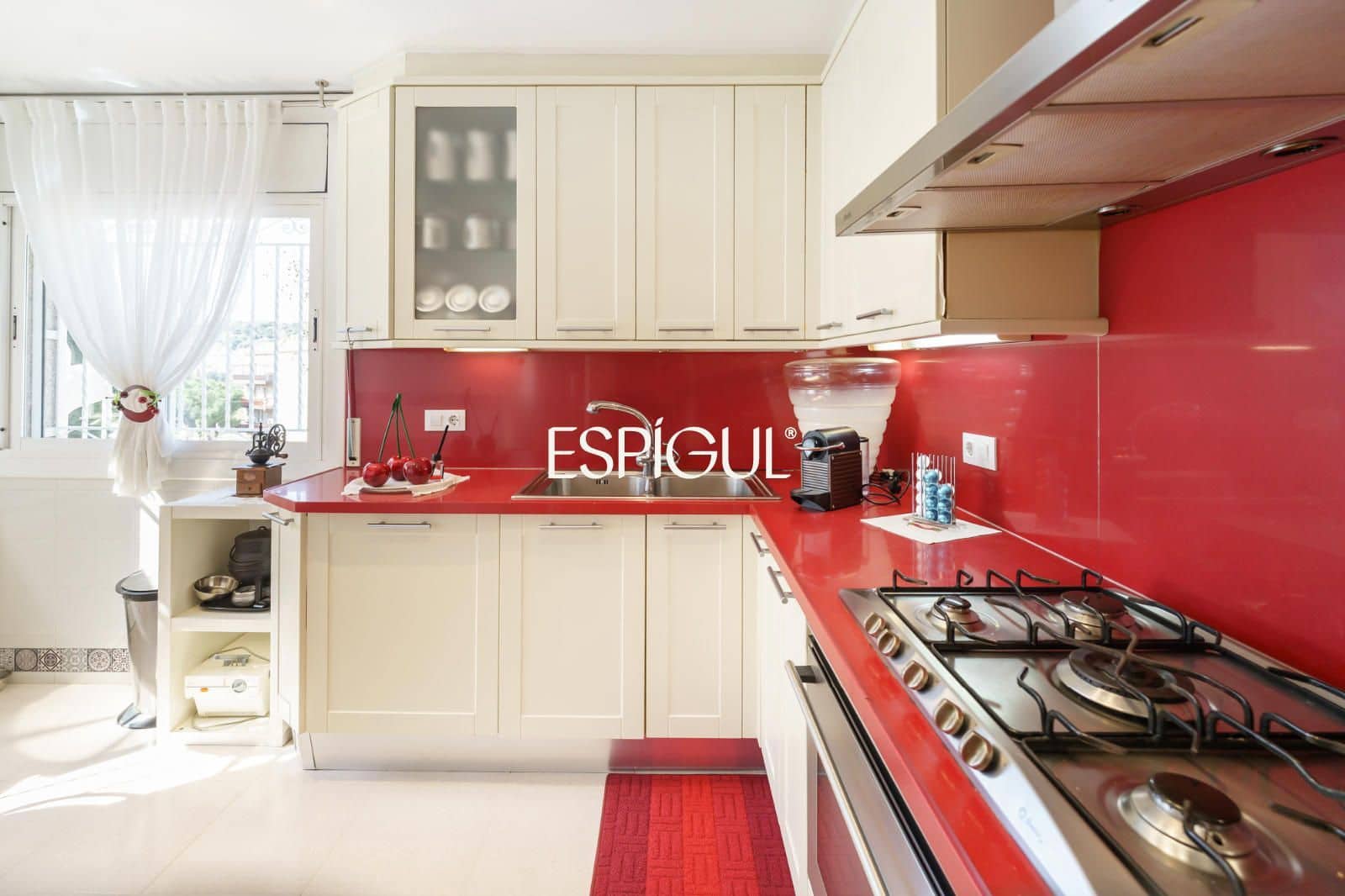 4 soverom Hus til salgs i Tiana med svømmebasseng garasje - € 750 000 (Ref: 10016057)