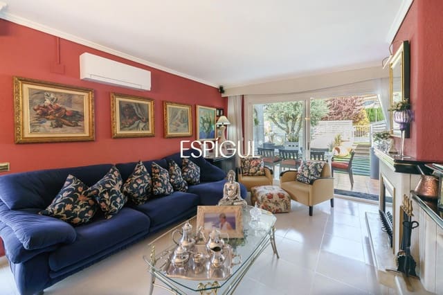 4 bedroom Townhouse for sale in Tiana with pool garage - € 750,000 (Ref: 10016057)