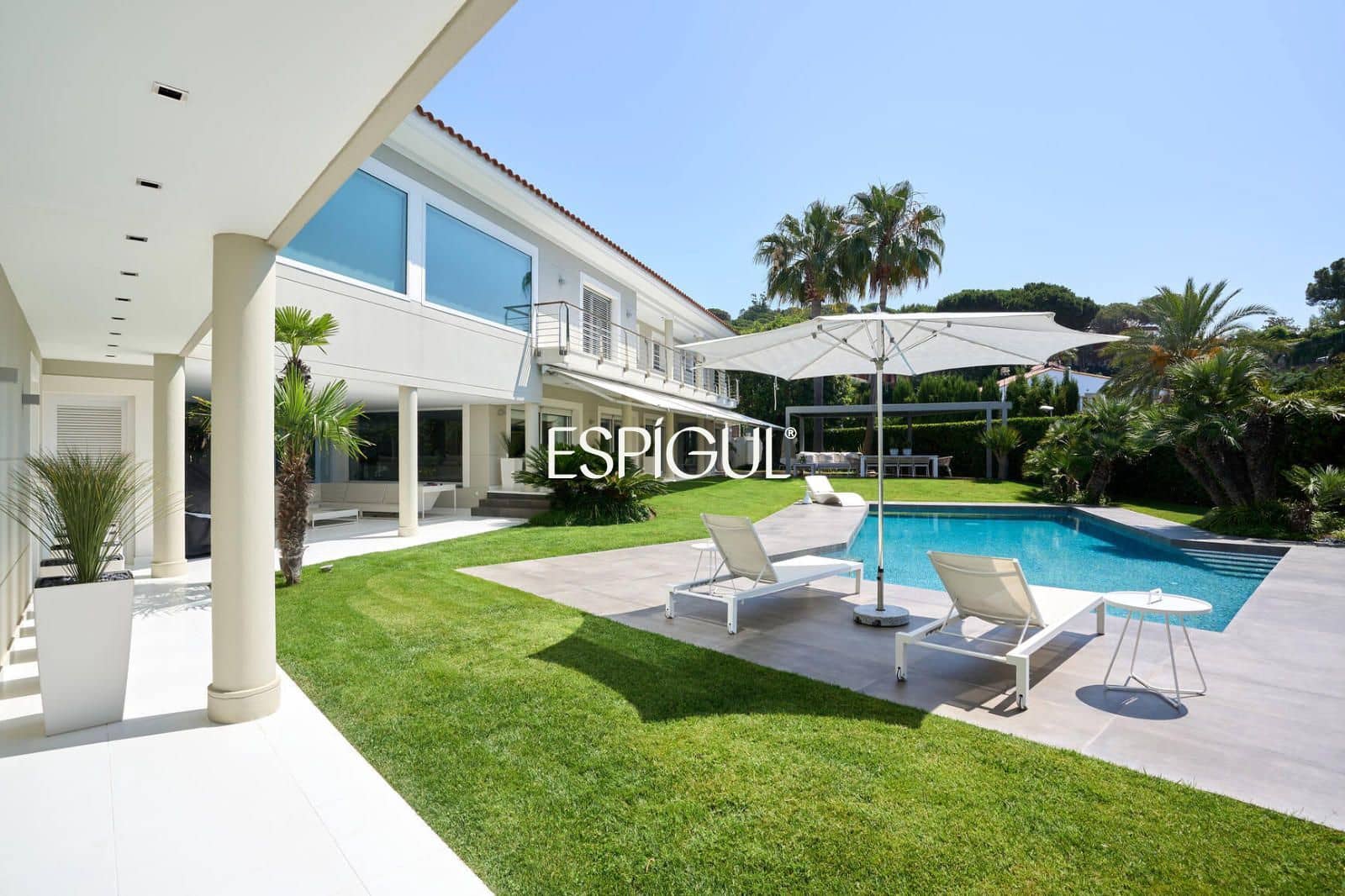 5 bedroom Villa for sale in Sant Pol de Mar with pool garage - € 2,750,000 (Ref: 10016058)