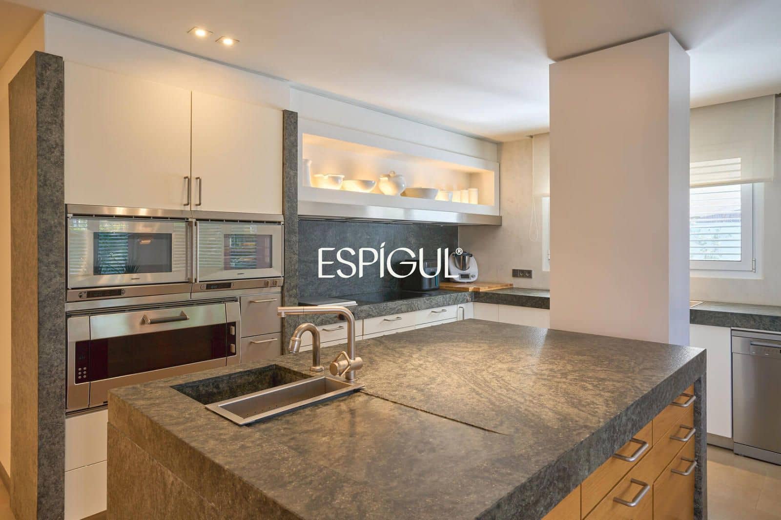 5 bedroom Villa for sale in Sant Pol de Mar with pool garage - € 2,750,000 (Ref: 10016058)