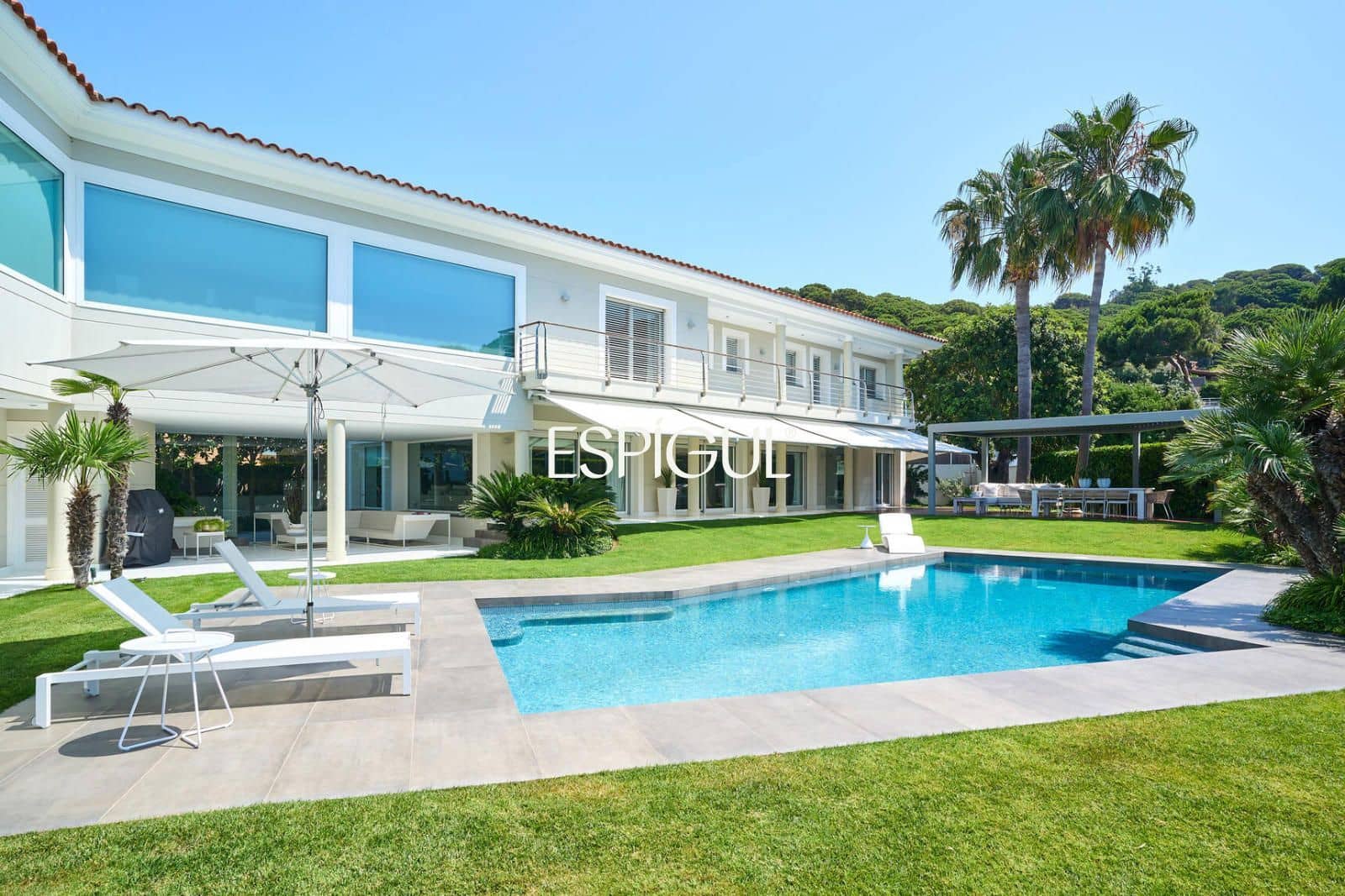 5 bedroom Villa for sale in Sant Pol de Mar with pool garage - € 2,750,000 (Ref: 10016058)