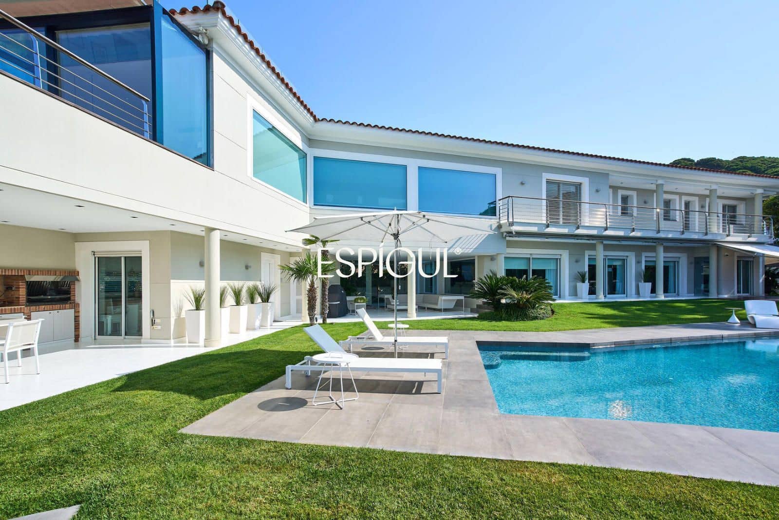 5 bedroom Villa for sale in Sant Pol de Mar with pool garage - € 2,750,000 (Ref: 10016058)