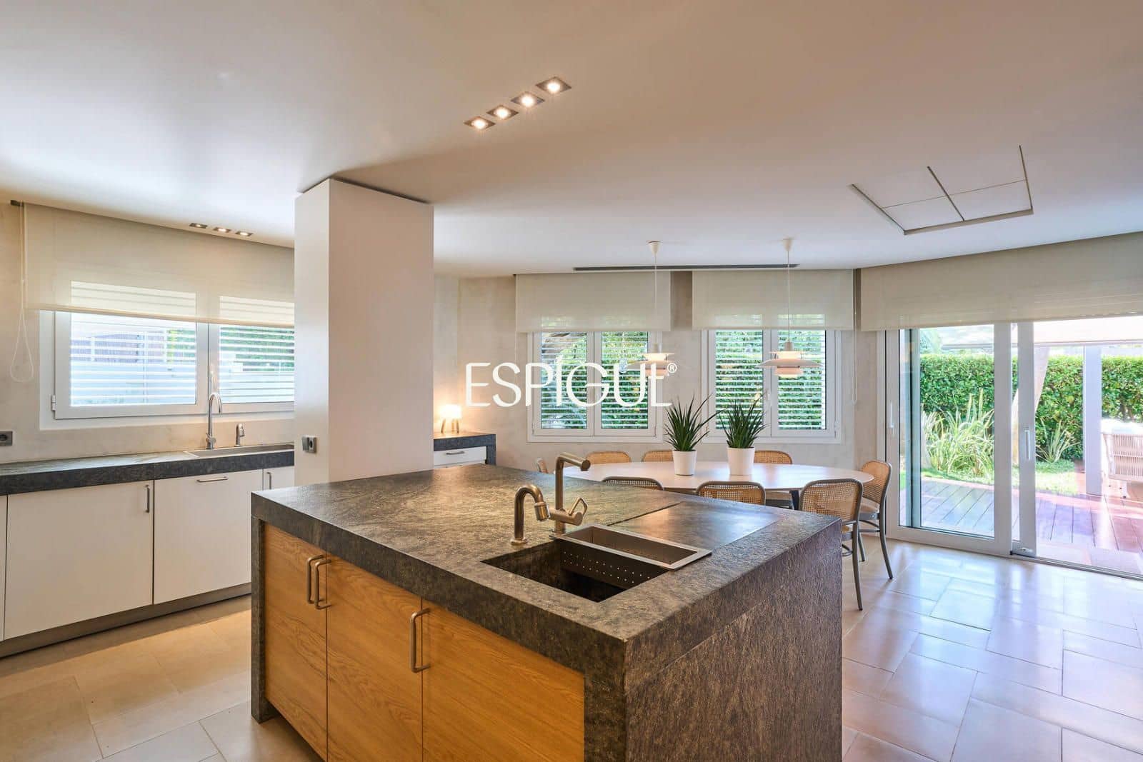5 bedroom Villa for sale in Sant Pol de Mar with pool garage - € 2,750,000 (Ref: 10016058)