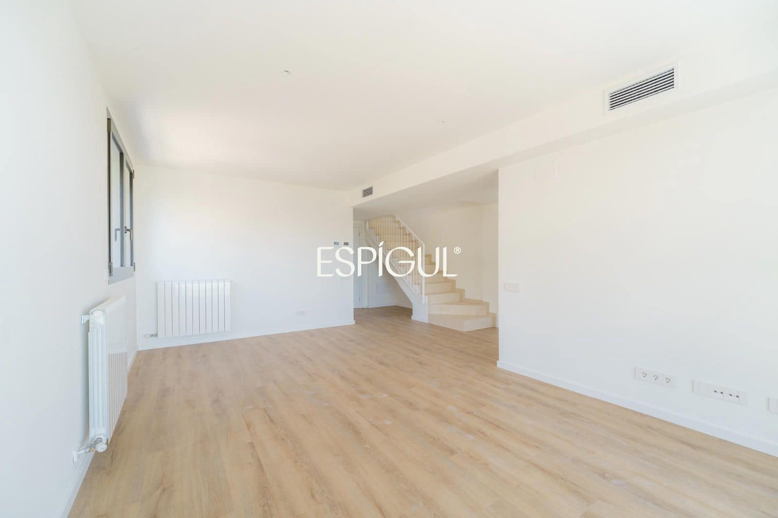3 sypialnia Penthouse na sprzedaż w Premia de Dalt z basenem garażem - 618 000 € (Ref: 10016064)