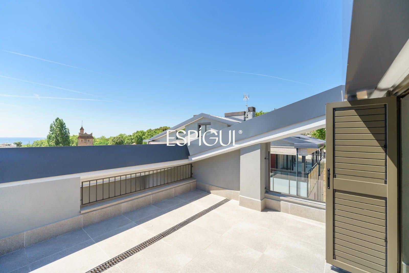 3 sypialnia Penthouse na sprzedaż w Premia de Dalt z basenem garażem - 618 000 € (Ref: 10016064)