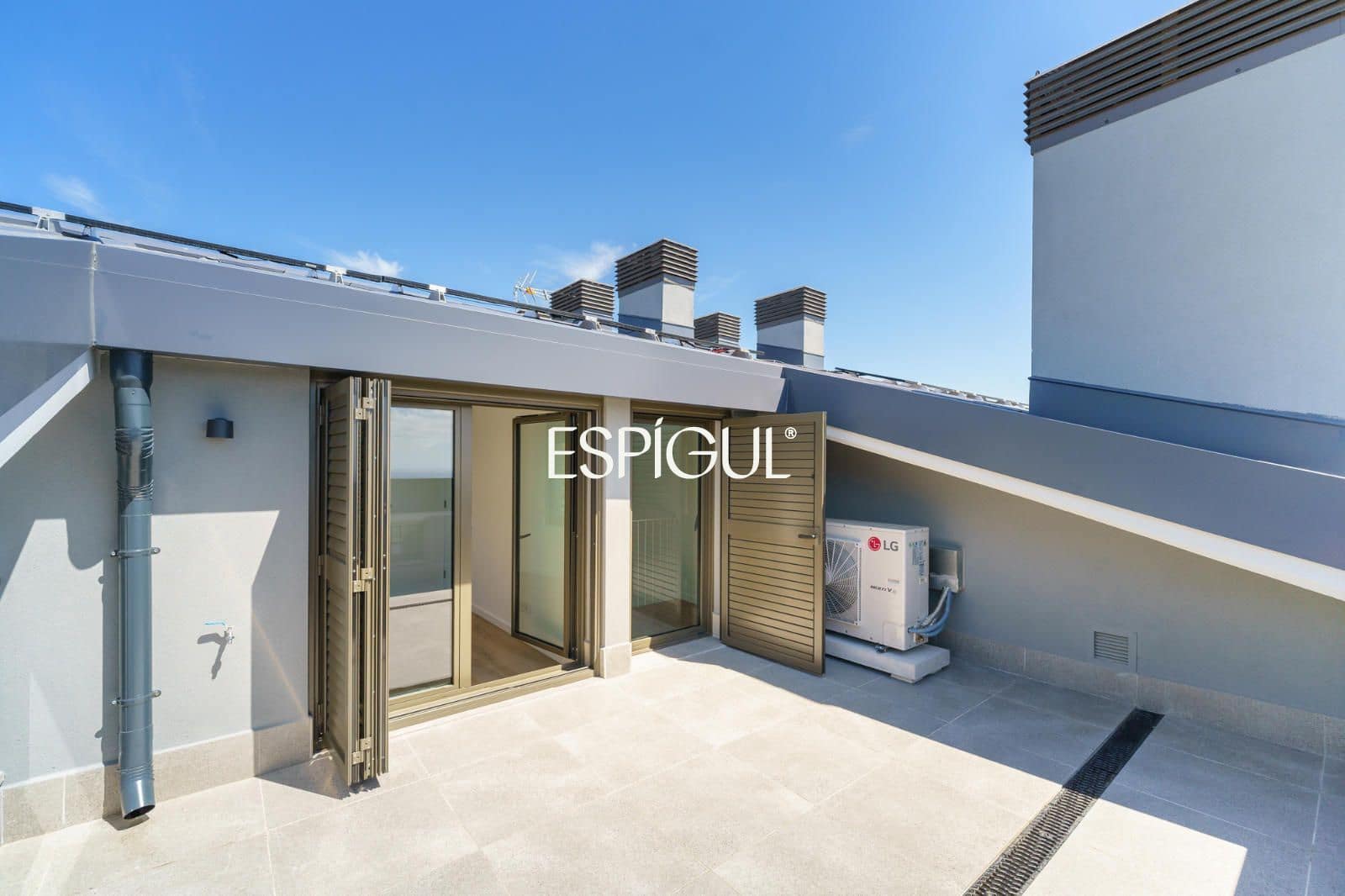 3 sypialnia Penthouse na sprzedaż w Premia de Dalt z basenem garażem - 618 000 € (Ref: 10016064)