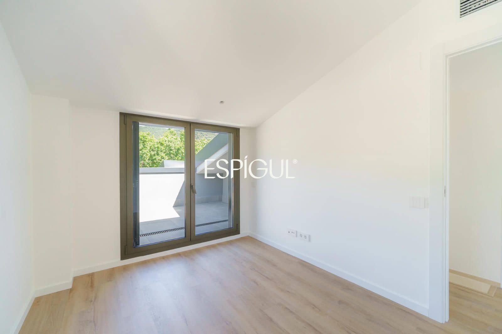 3 sypialnia Penthouse na sprzedaż w Premia de Dalt z basenem garażem - 618 000 € (Ref: 10016064)