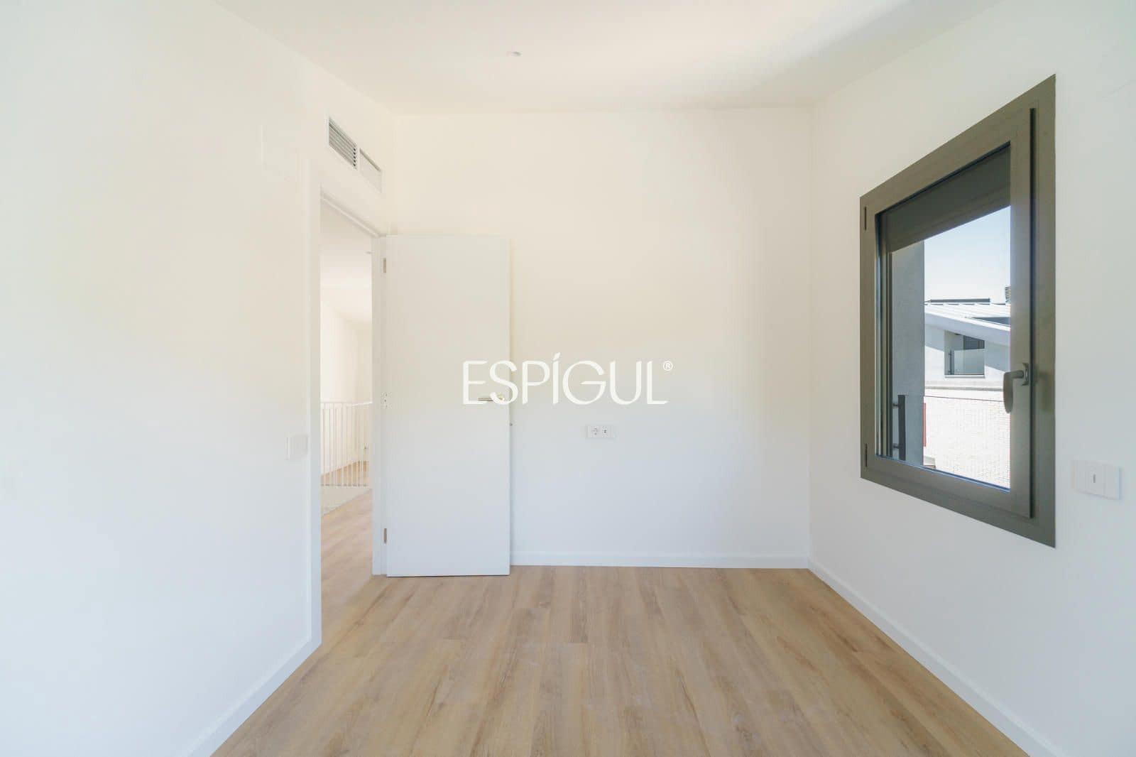 3 sypialnia Penthouse na sprzedaż w Premia de Dalt z basenem garażem - 618 000 € (Ref: 10016064)