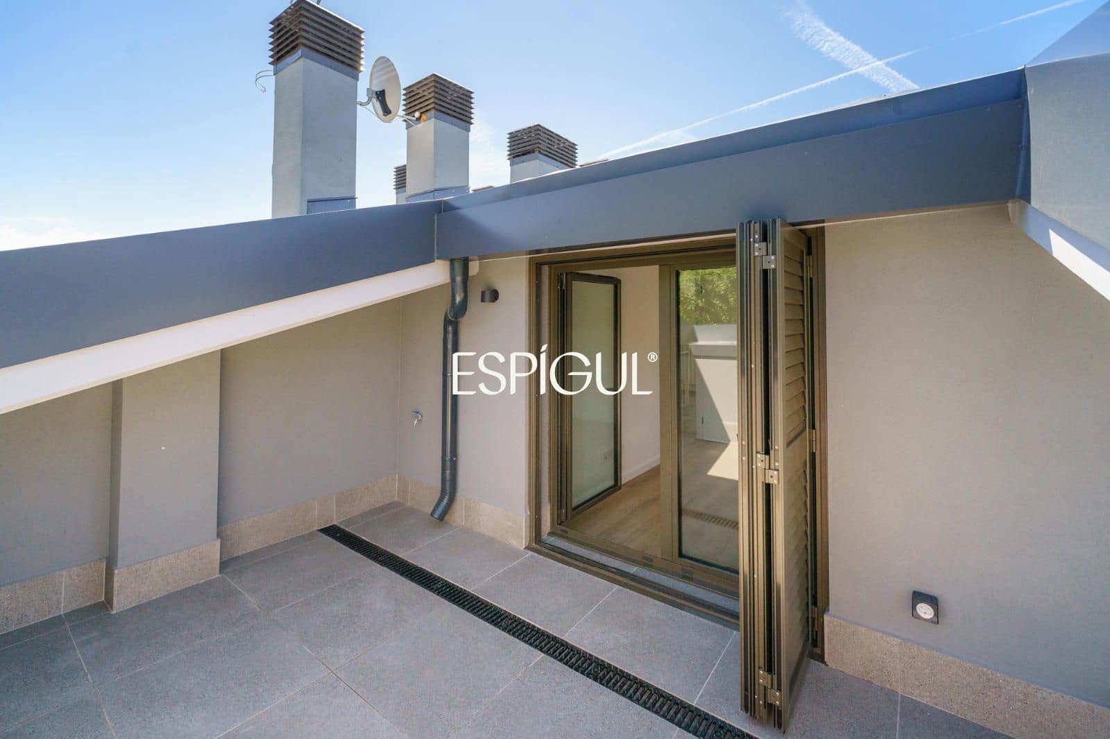 3 sypialnia Penthouse na sprzedaż w Premia de Dalt z basenem garażem - 618 000 € (Ref: 10016064)