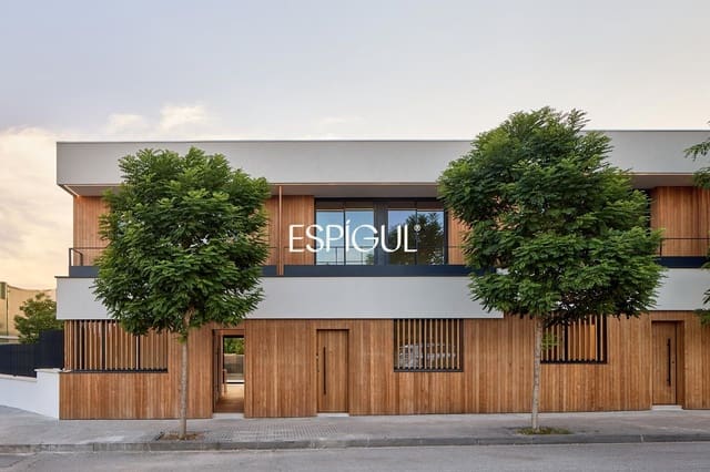 3 bedroom Townhouse for sale in Palafolls with garage - € 704,344 (Ref: 10016065)