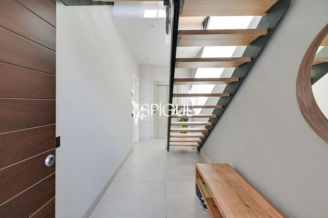 4 soverom Villa til salgs i Santa Susanna med svømmebasseng garasje - € 1 190 000 (Ref: 10016067)