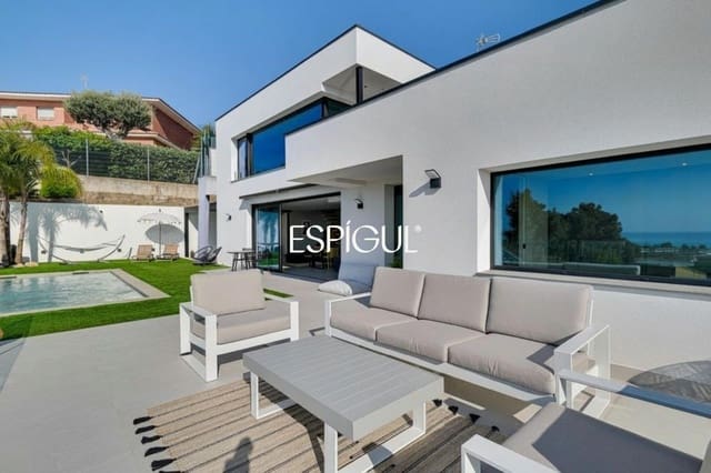 4 soverom Villa til salgs i Santa Susanna med svømmebasseng garasje - € 1 190 000 (Ref: 10016067)