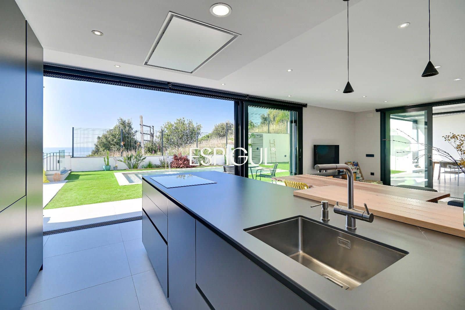 4 soverom Villa til salgs i Santa Susanna med svømmebasseng garasje - € 1 190 000 (Ref: 10016067)
