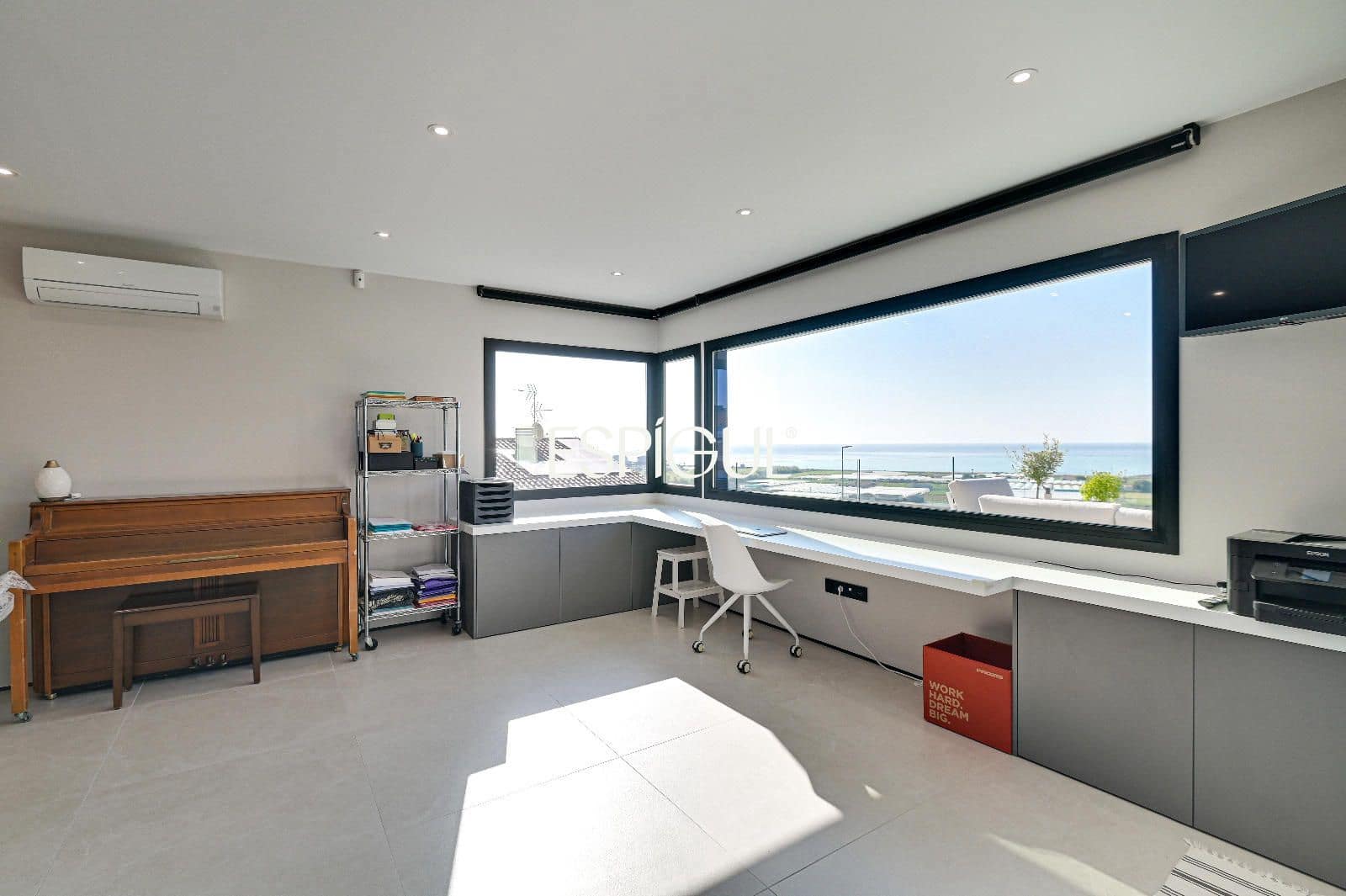 4 soverom Villa til salgs i Santa Susanna med svømmebasseng garasje - € 1 190 000 (Ref: 10016067)